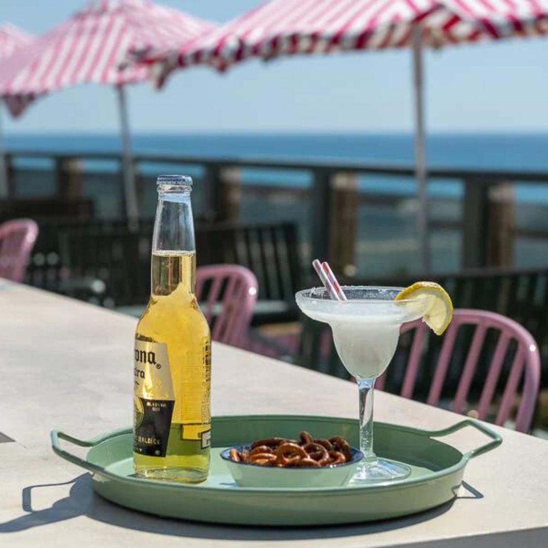 בירה וכוס קוקטייל