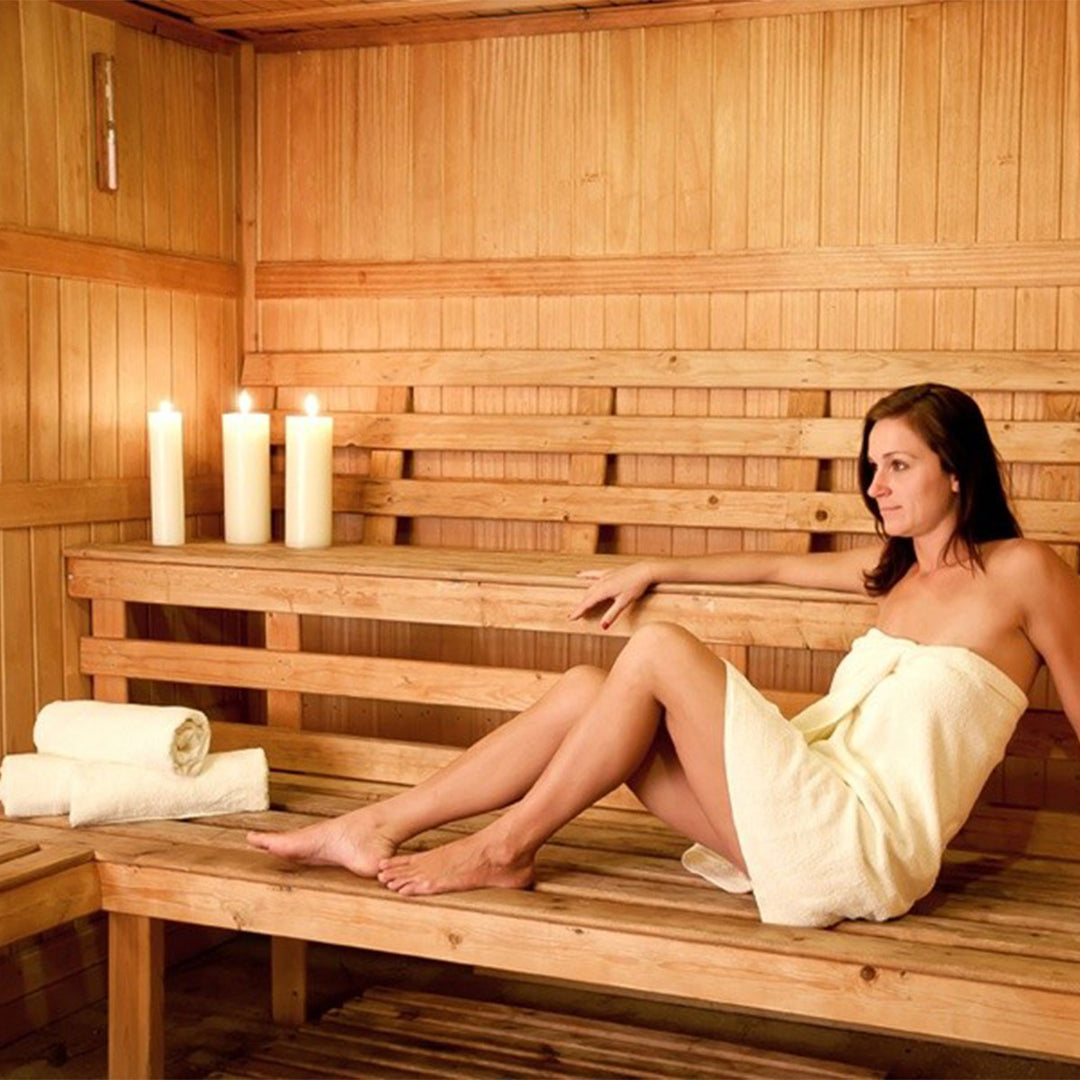 אישה בסאונה