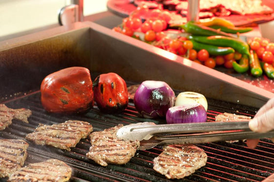 ארוחת צהריים בשרית ועשירה בבופה מלון U Coral Beach אילת