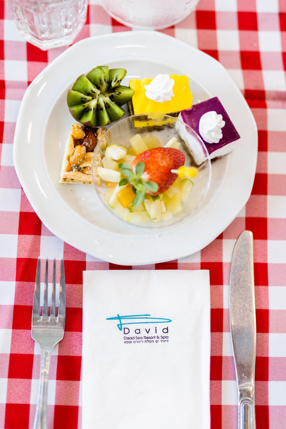 ארוחת צהריים בשרית ועשירה בבופה מלון David Resort&Spa